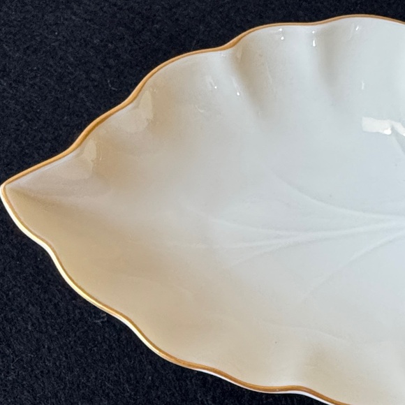 Vintage LENOX Elegant Gold and Cream Leaf-Shaped Dish Hand Decorated w/24K Gold - Picture 3 of 11